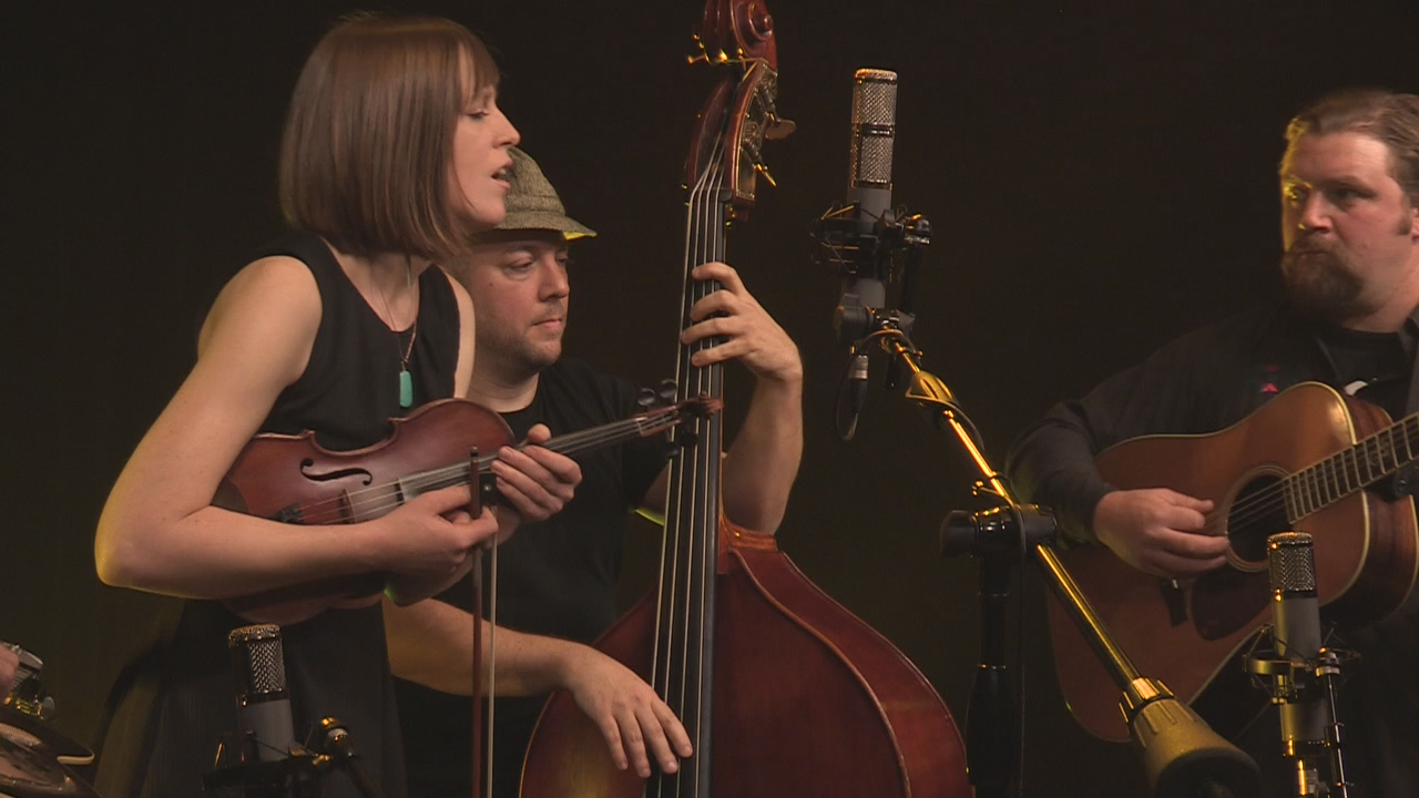 Local Roots - Julie and the Wayves